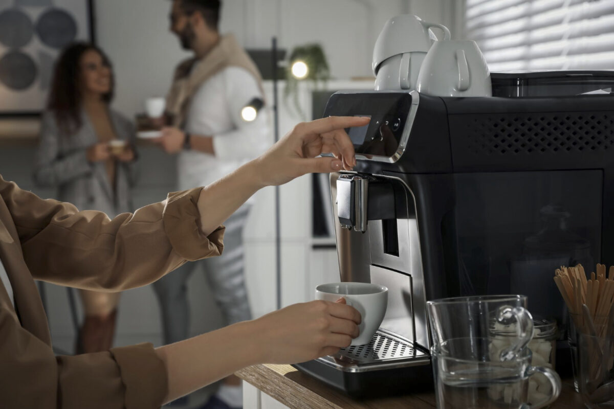 Ekspres do kawy w biurze